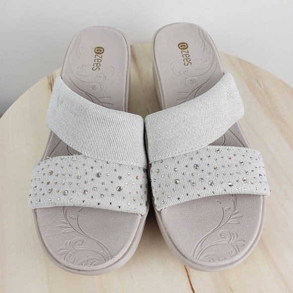 BZees Wedge Slide Sandal Size 9M Dynasty Bright Gold Beige Comfort Casual Sandal - Picture 3 of 11